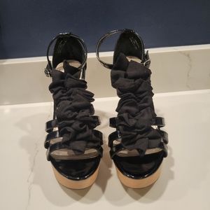 Fergie Strappy Ruffle block heels Size 6 EUC